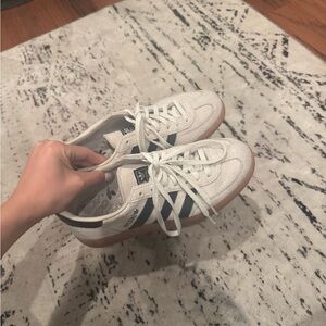 Adidas White and Black Trainers
Rarely worn 
Off white textured color